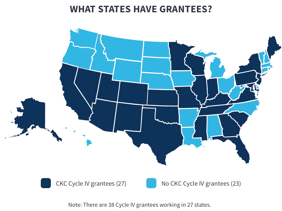 The figure shows a map of the United States, with the 27 states where the 38 Connecting Kids to Coverage (CKC) grantees arelocated colored dark blue. Those states include: AR, AZ, CA, CO, FL, GA, IL, IN, KS, KY, MD, MA, MN, MO, MI, NJ, NM, NV, NY,OK, PA, SC, TN, TX, UT, VA, and WI.